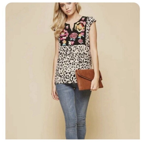Savanna Jane Leopard Print Embroidered Floral Rayon Short Sleeve Blouse Small - Picture 1 of 8